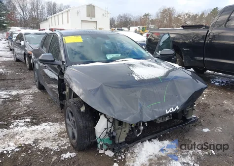 2025 Kia K4 Lxs z USA, uszkodzony, nr VIN 3KPFT4DE6SE046635